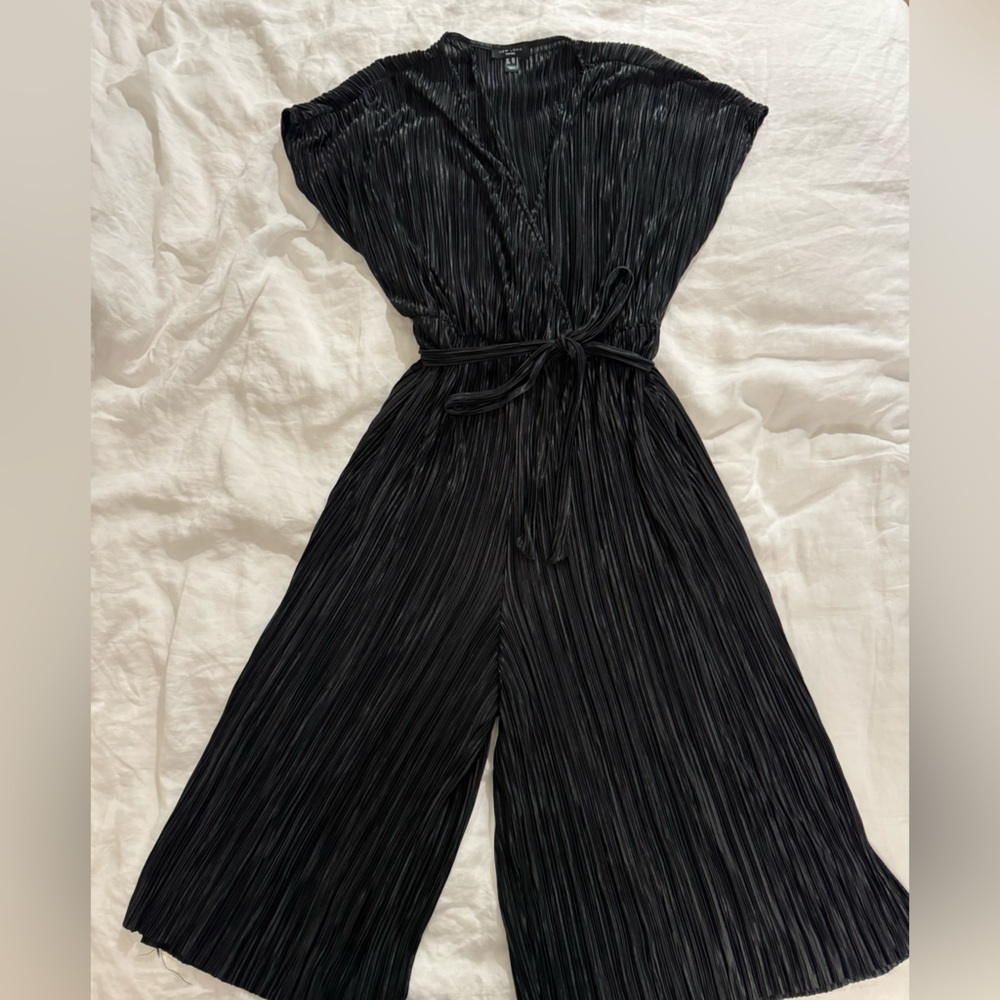 Wide legged pleated Jumpsuit